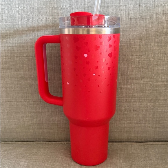 Stanley 1913 Red Heart Pattern Tumbler 40 oz. - MINT! - Picture 3 of 7